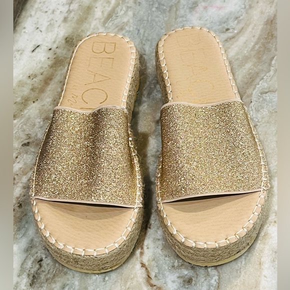 Matisse Shoes - Women’s BEACH By Matisse Sunkissed gold shimmer espadrille platform sandal. Sz 9